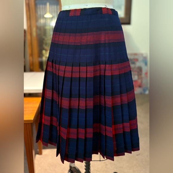Dresses & Skirts - Vintage Highland Queen Red & Navy Plaid Tartan Wool Skirt